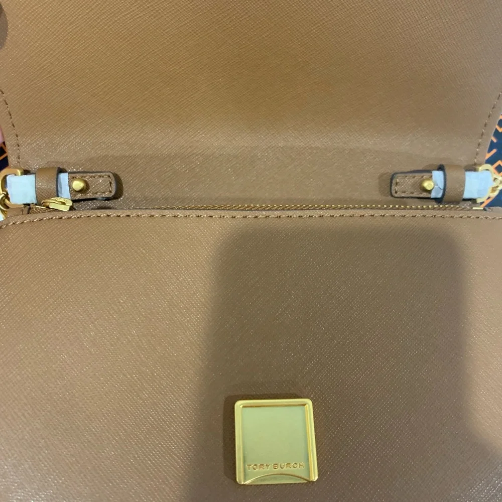 NWT TORY BURCH EMERSON Top Handle Leather Crossbody bag with Chain Strap - Picture 1 of 9